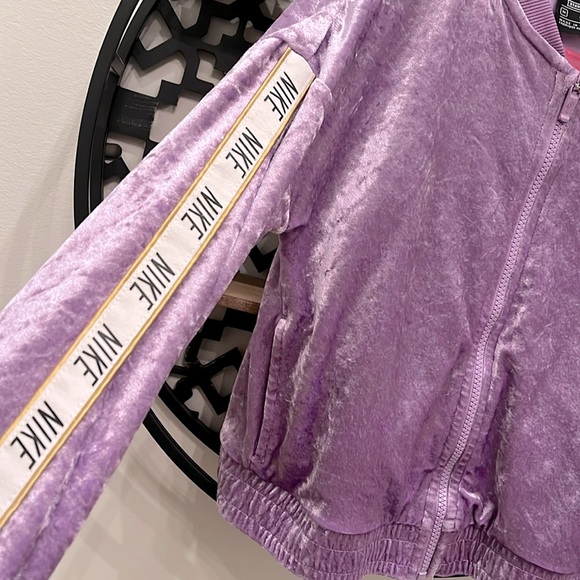 💜 Nike Velvet Track Jacket (Kids M). - Picture 4 of 6